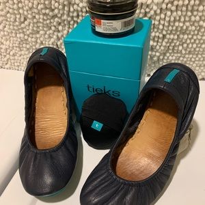 CA Navy Tieks Size 6